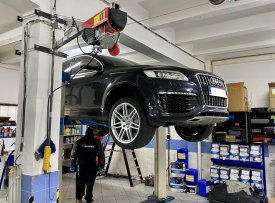 Audi Q7 6.0 V12